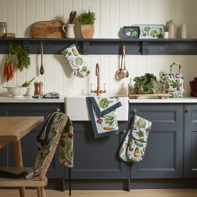 Ulster Weavers Vegetable Medley Cotton Apron